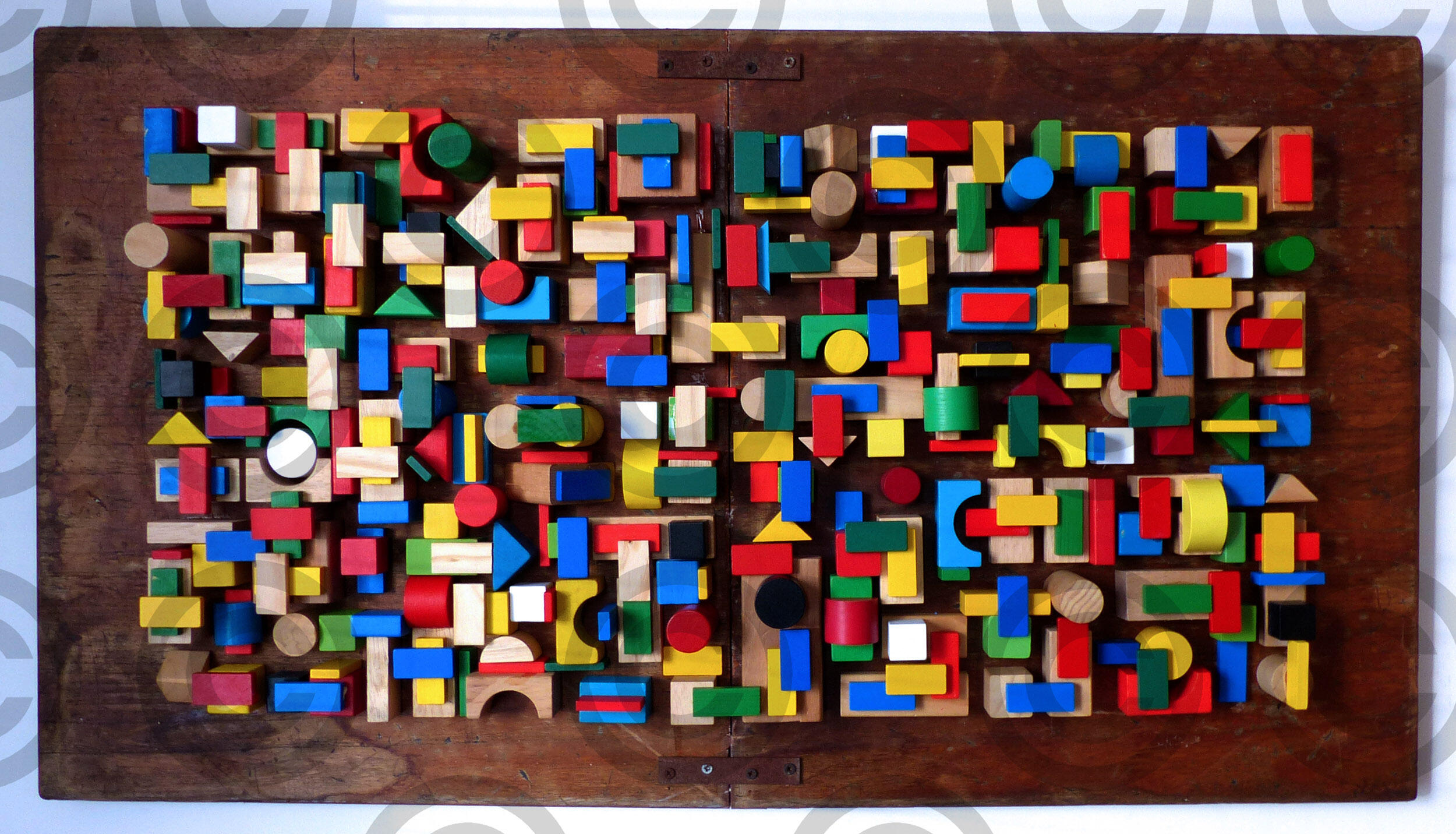 The Noise of a Divided Mind